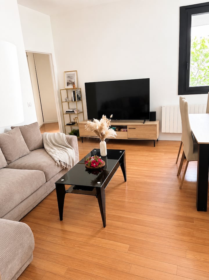 Spacieux Appartement Proche De Larc De Triomphe - Paryż