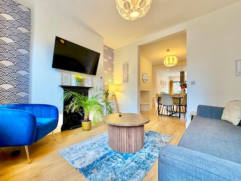 Popular Airbnb listing: Beautiful 3 Bed House in Altrincham | Free Parking in Trafford