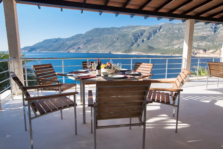 Kaş'ta Manzaralı, Korunaklı, öZel Plajlı Villa - Kaş