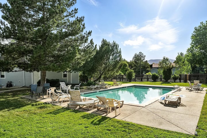 Spacious Boulder Townhome | 2br 2ba + Pool - Boulder, CO