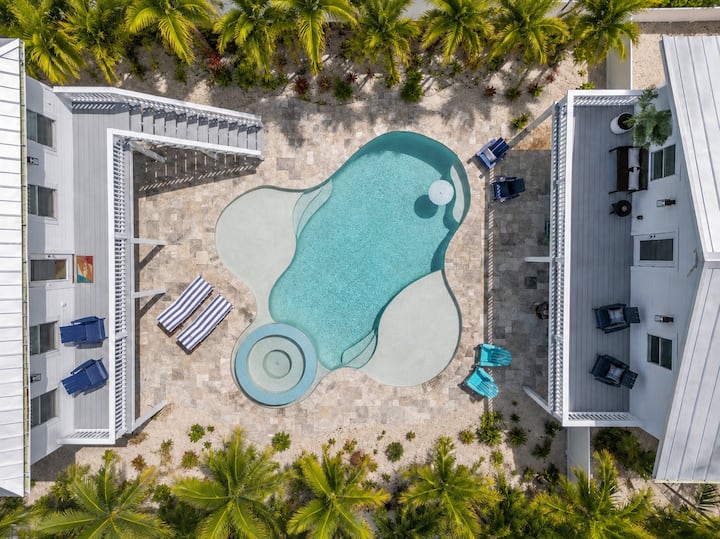 Two Homes  Resort-style Pool 1 Block Pine Ave! - Anna Maria, FL