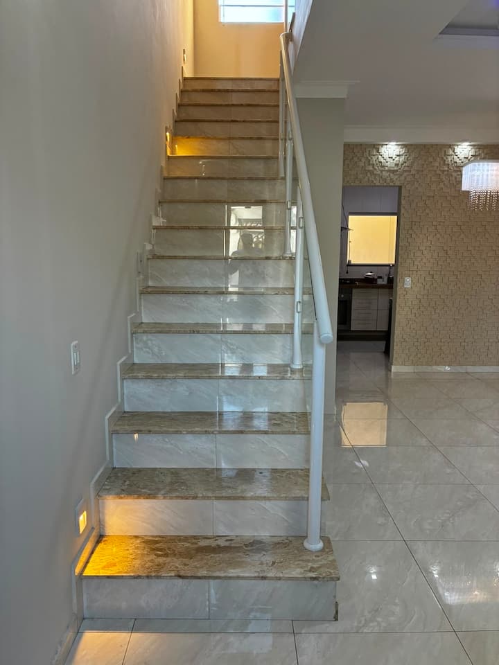 Casa Nova, Moderna, Com Vaga, óTima Localização - Paraty