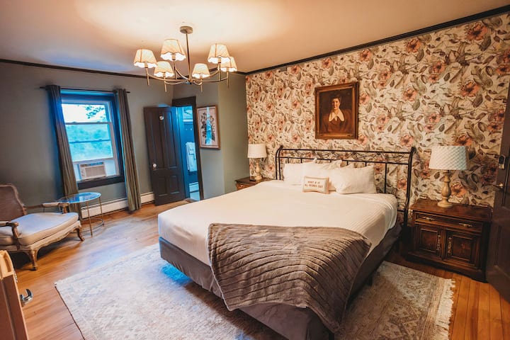 Standard King At Hideaway Inn Franconia Notch - Franconia, NH
