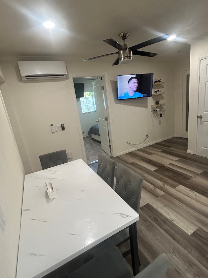 A Beautiful Apartment Minutes From Ontario Airport - Montclair, CA