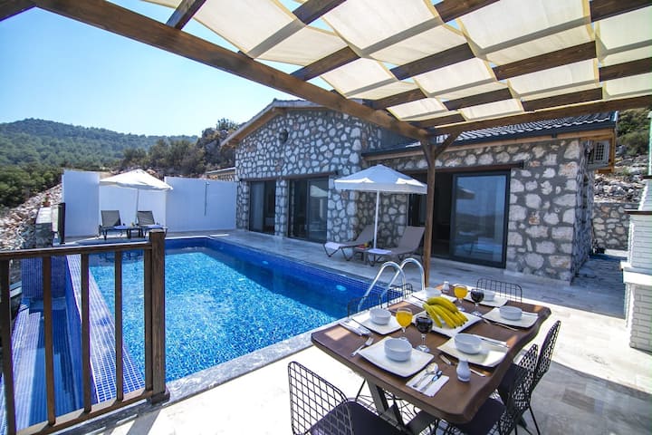 Kalkan Yeşilköyde Jakuzili Barbekülü (Eylulcavdrr) - Kalkan