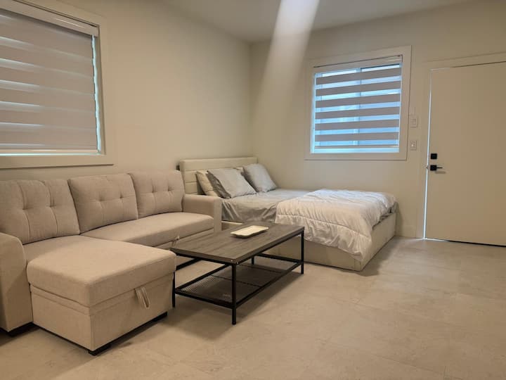 New Sleek Studio In Newton - Sleeps 4 - Surrey