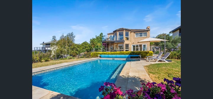Oceanview Pool Wedding Venue By Mt Martha Shore - Mornington
