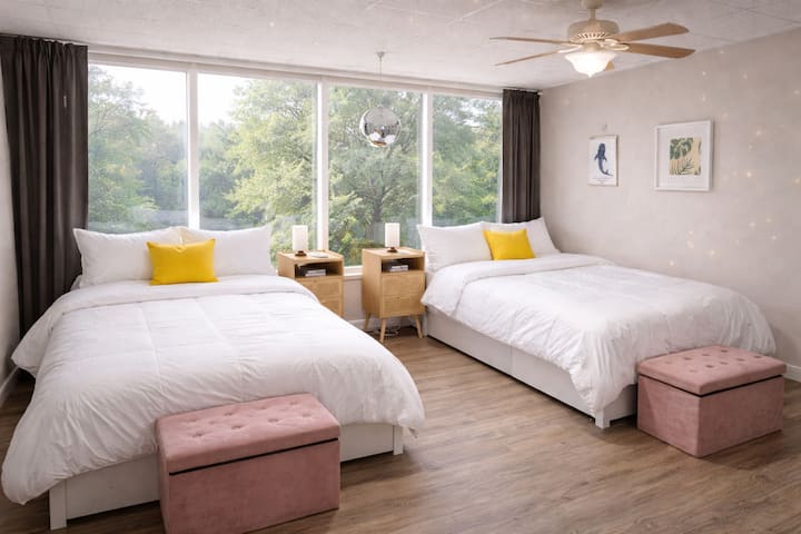 Beach Getaway | 2 Queen Beds | Sleeps 4 - Gulf Breeze, FL