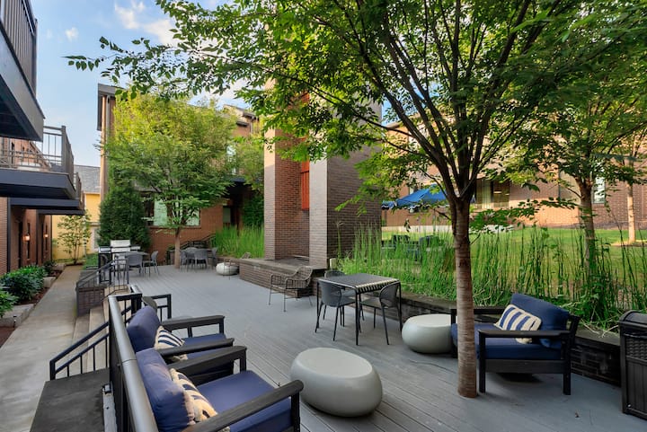 Magnolia House 2 Unit Germantown Stylish Stay - Nashville, TN