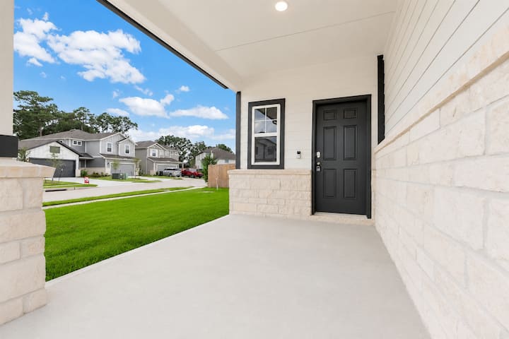 Bright & Spacious Porter Home - Kingwood - Houston