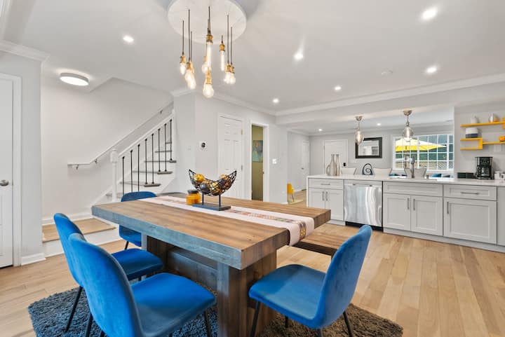 Cozy Modern 3br Townhome | Family & Pets | Near Dc - Washington, D.C.