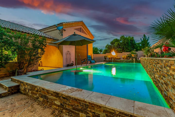 Villa Sereno Tuscan Estate, Heated Pool & Firepit - Mesa, AZ