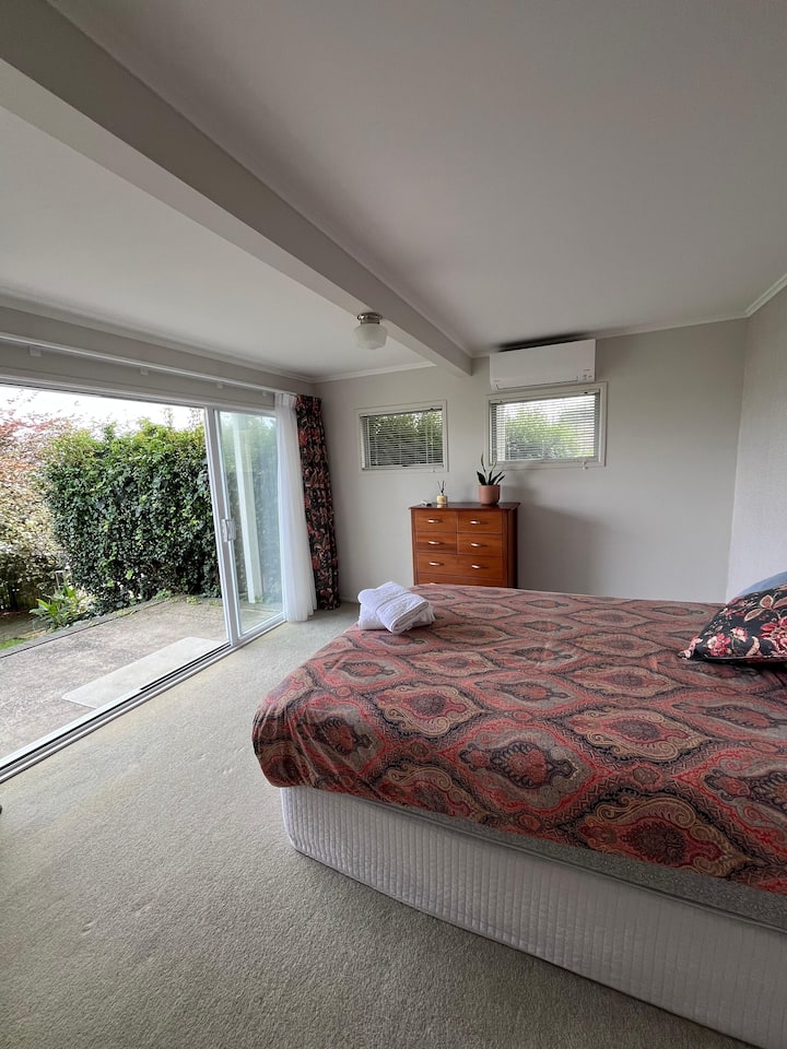 Peaceful Private Suite With Water Views - Whangarei
