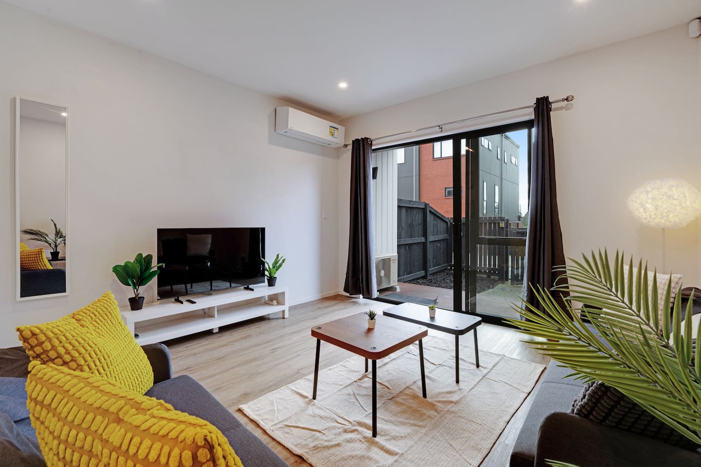 Contemporary Flat Bush Oasis | Parking and Air-Con | Photo 2