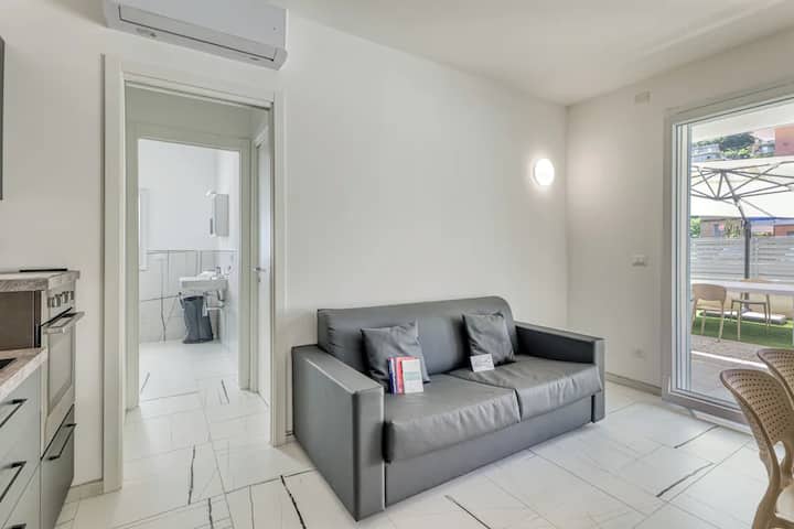 Canapé-lit dans le salon pouvant accueillir 2 personnes supplémentaires. Recommandé pour 1 adulte ou 2 enfants (mélange 140 x 190)
