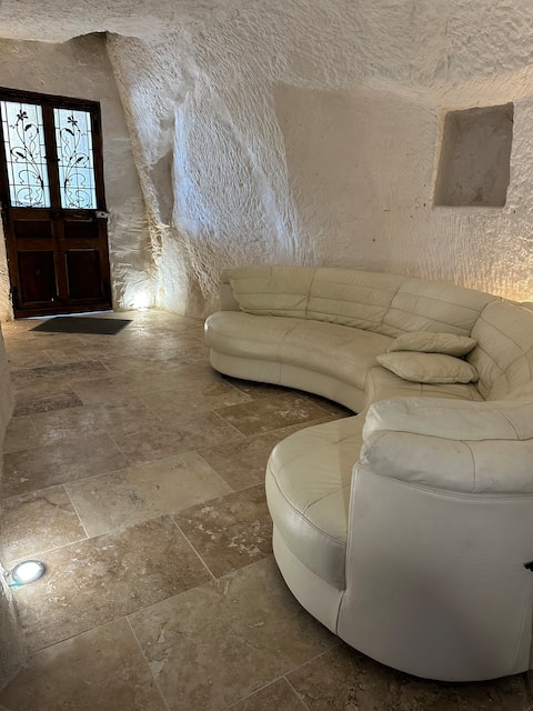 Annonce Airbnb populaire: The Cave à Montrichard Val De Cher