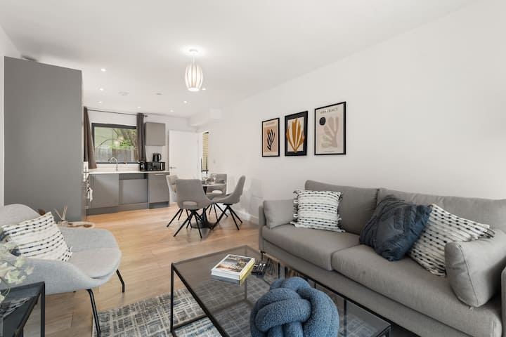 Modern & Spacious 2br Apt | Balcony & En-suite - Watford