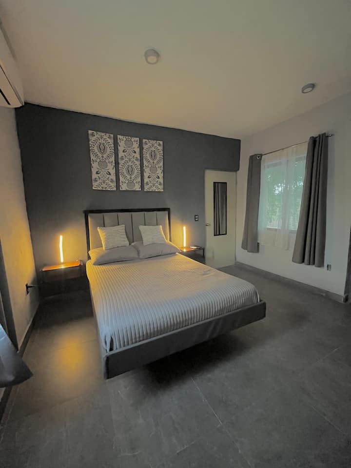 Spacious and modern bedroom with double bed, A/C, TV (IzzI), closet, and full bathroom for a comfortable and relaxing stay. In addition, it has an *adjacent room with a bunk bed, ideal for families or groups seeking space, privacy and comfort.