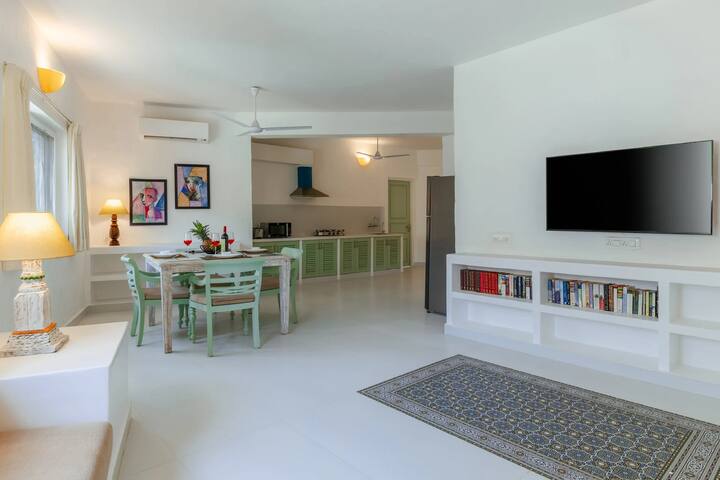 Dining area image 6