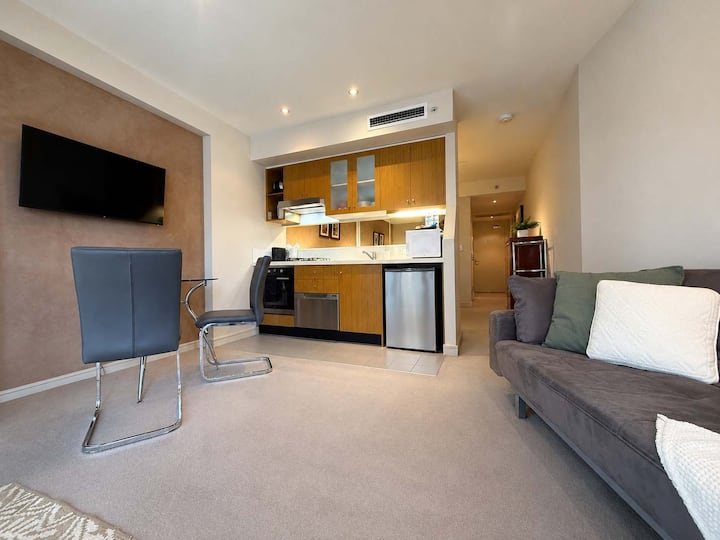 2min To Metro | 1 Parking | W/d | Pool, Gym, Sauna - North Sydney