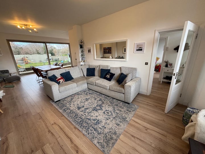 Spacious & Quiet Churchtown Home Near Dublin City. - Bray