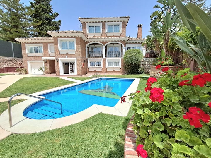 6 Bedroom Villa With Private Pool Games Room - Costa del Sol