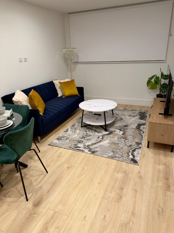 Luxury 1-bed | Gym, Cinema & Free Parking + More - Kingston upon Thames