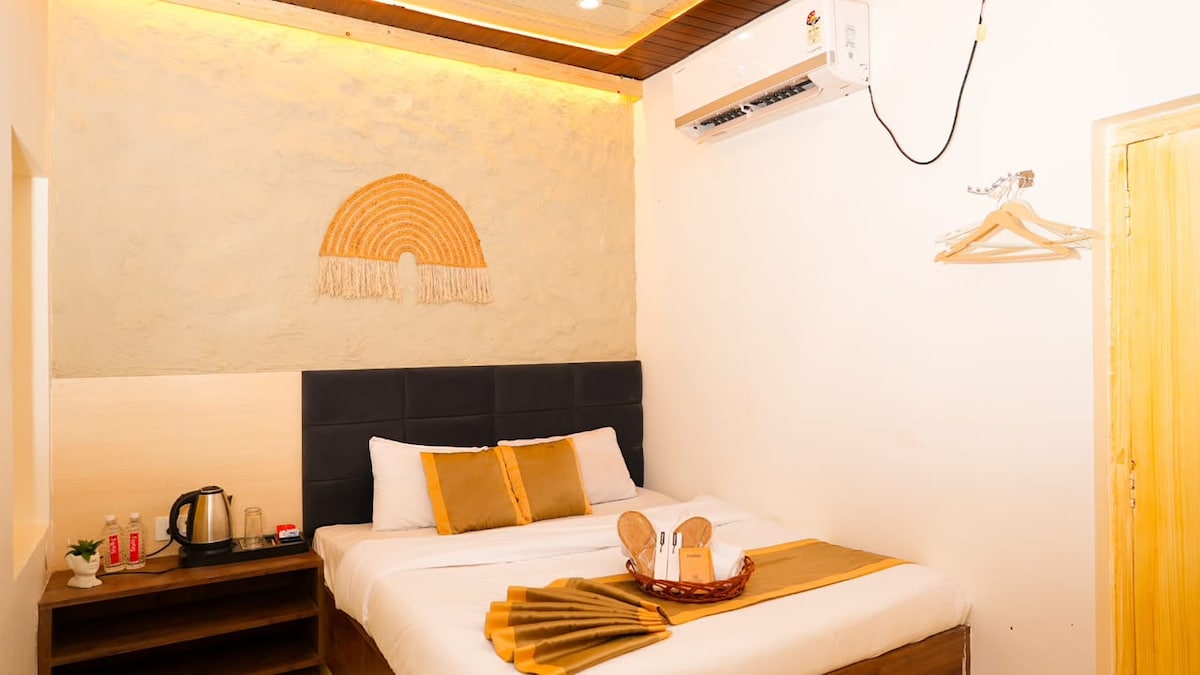 Room in Varanasi