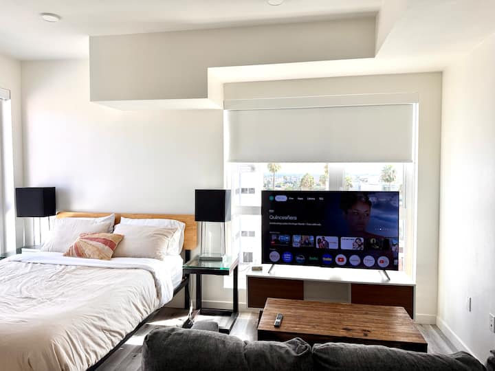 Prime Hollywood Location On Sunset Blvd Cozy Unit - Los Angeles, CA