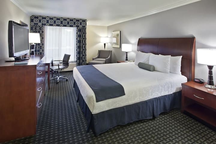 Coastal King Room With Free Breakfast | Pool - Dana Point, CA