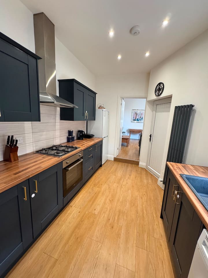 Spacious 2br | Free Parking | Contractor Friendly - Sunderland
