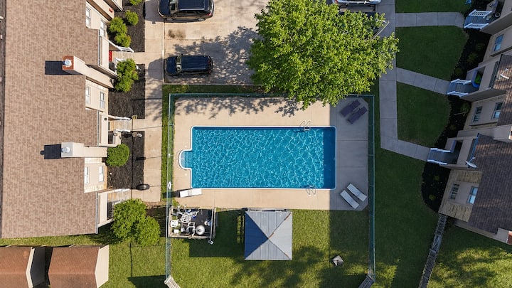 3/1.5, King Bed, Fireplace, Pool, Parking, Pets Ok - 스프링필드