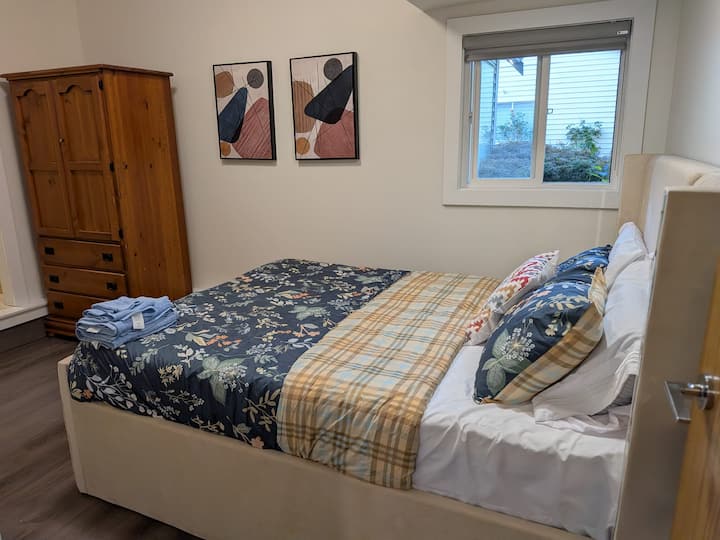 Cozy 1br Ground Suite | Central & Affordable - Surrey, BC