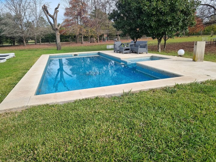 Casa Rural Con Pileta, Jacuzzi Y 1 Hectárea Verde - Luján