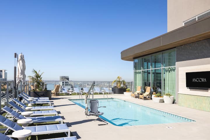Sky Lounge + Hot Tub + Bbq  Walk To Little Italy - Silver Strand State Beach, Coronado