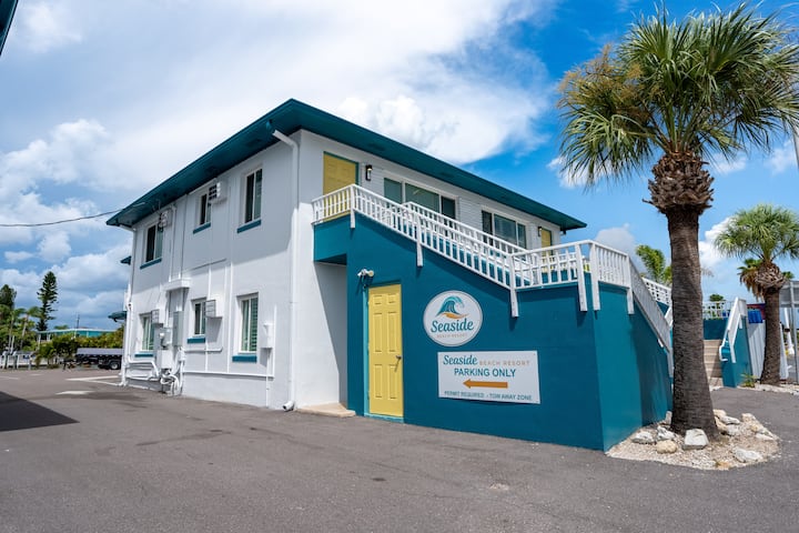 Sb 241 Seaside Beach Resort -Kitchen & 1 King Bed - Treasure Island, FL