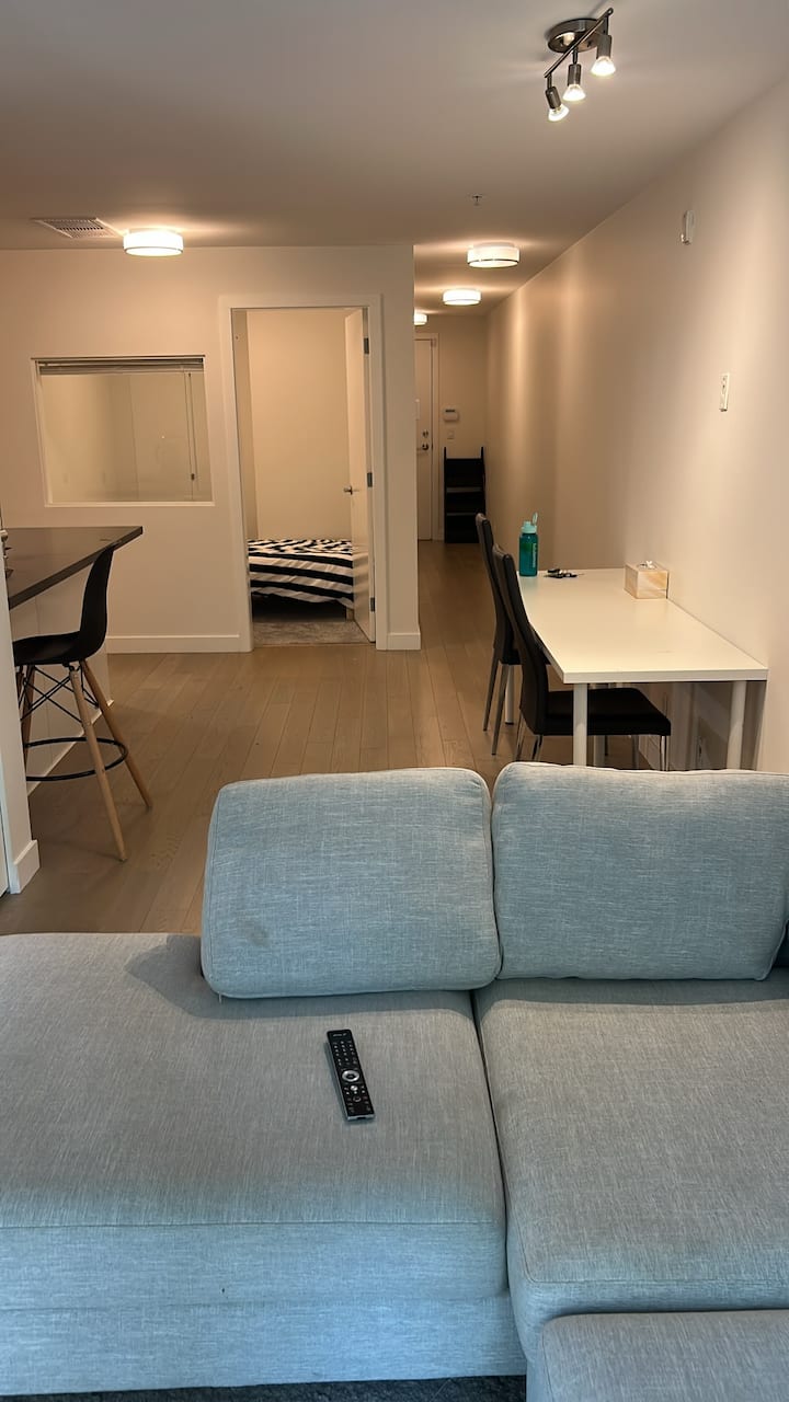Serene Waterfront Parkside Suite + Patio - Richmond