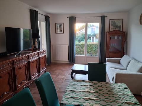 Top performing Airbnb: Cozy 1-bedroom apartment – Forest of Seillon in Bourg En Bresse