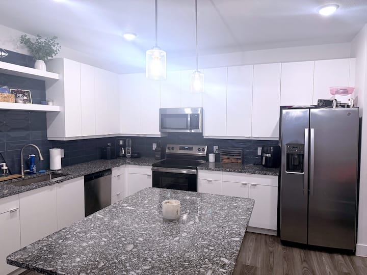 Quiet Luxury Apartment Near Universal & Downtown - 아폽카