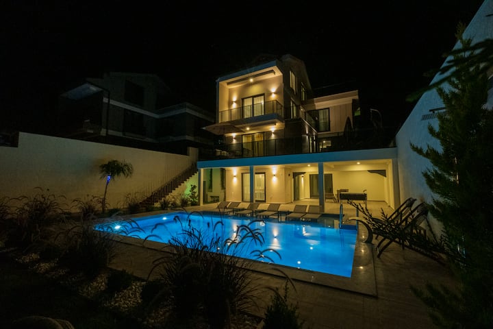 ÖLüdeniz'e 7 Dk | Deniz Manzaralı Lüks Villa - Çeşme