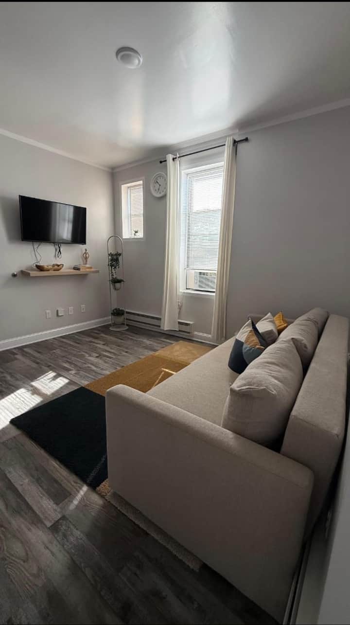 Live Comfortably 20 Minutes From New York - Weehawken