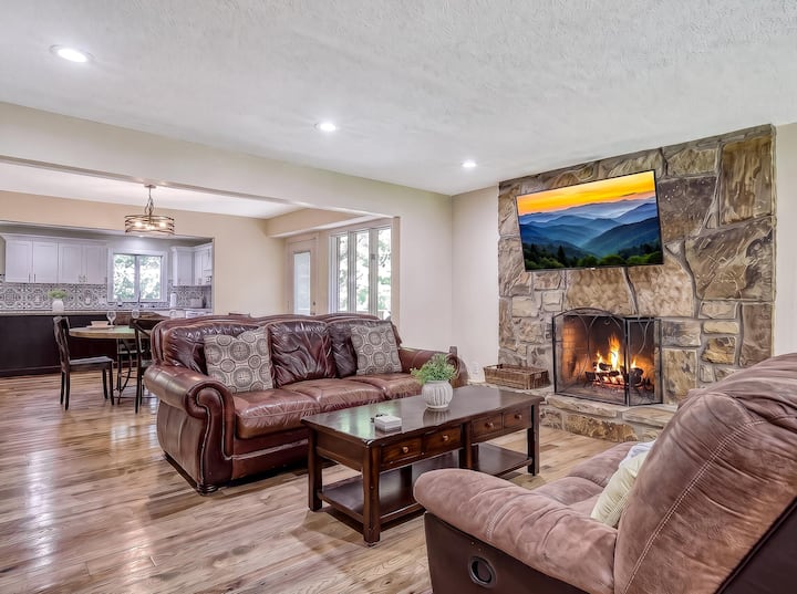 The Majestic - 7156 Sq Ft, 7 Bedroom, Theater Room - Sevierville, TN