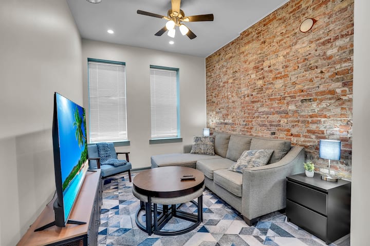 2 Bed 2 Full Bath + In Unit Washer/dryer + Parking - Buffalo, NY