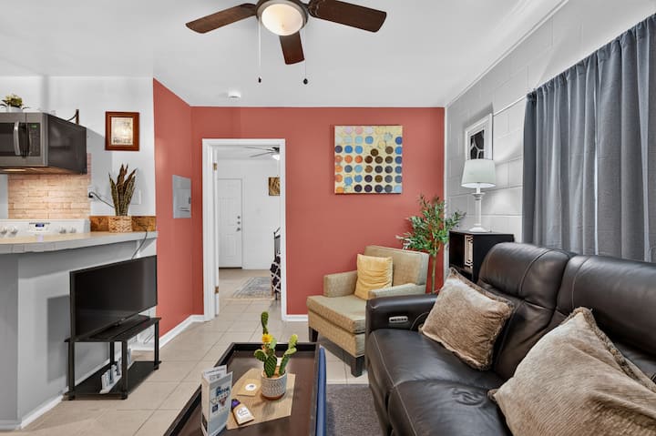 Casa Oasis Coral Suite - Gated Downtown Killeen - Killeen