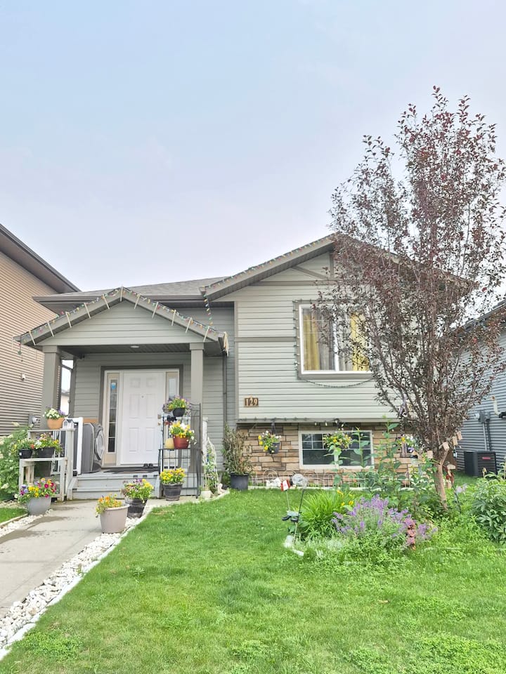 Red Deer Airbnb - Red Deer