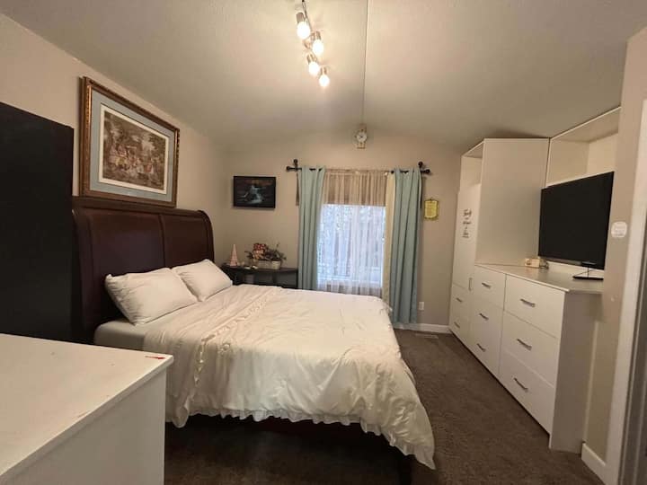 Red Deer Airbnb - Red Deer