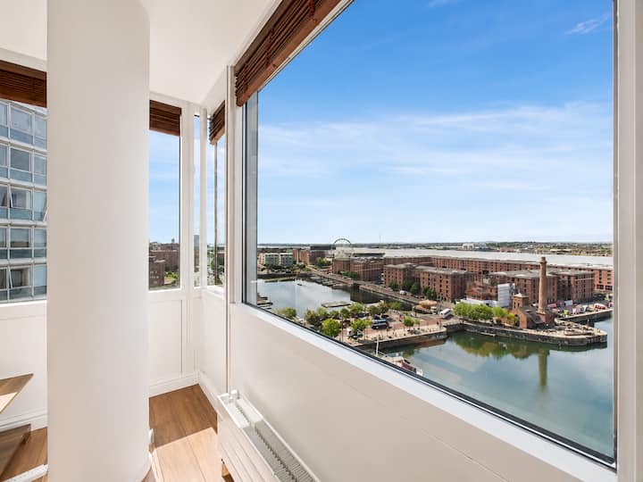 Stunning Views Over The Docks & Free Parking - Liverpool