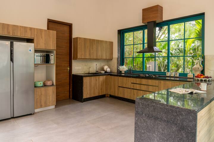Full kitchen image 1