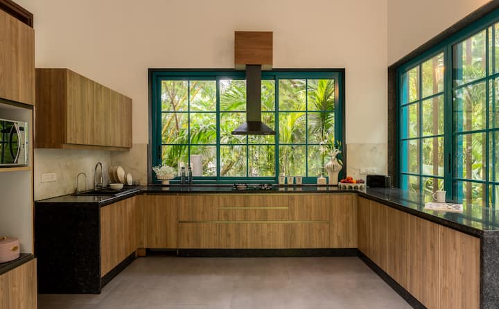 Full kitchen image 2