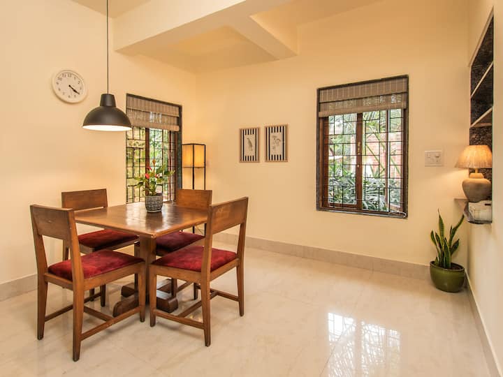 Dining area image 4